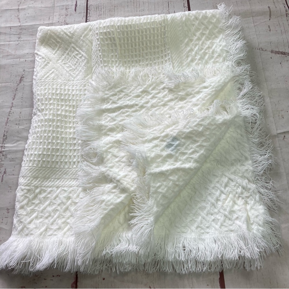 Vintage Nannekins by Nannette White Unisex Baby Blanket 40x40” Fringe Acrylic
